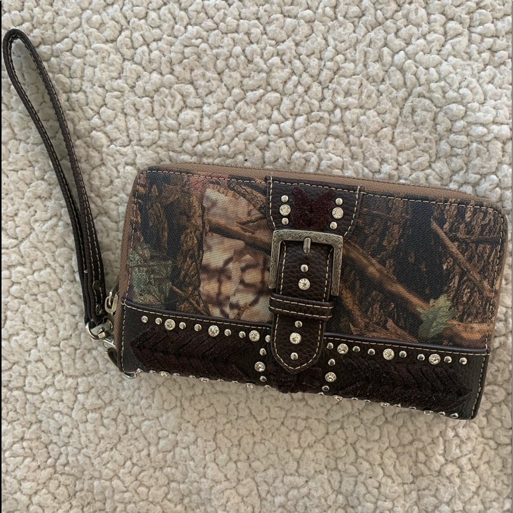 Camp wrist wallet